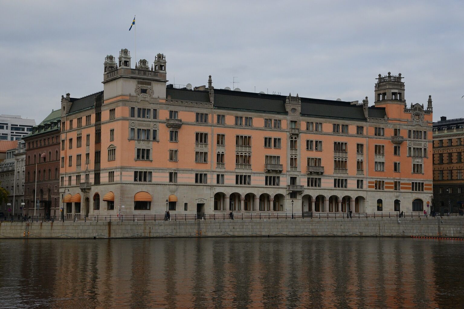 Le bâtiment Rosenbad, siège du gouvernement suédois. Source : Wikimedia Commons.